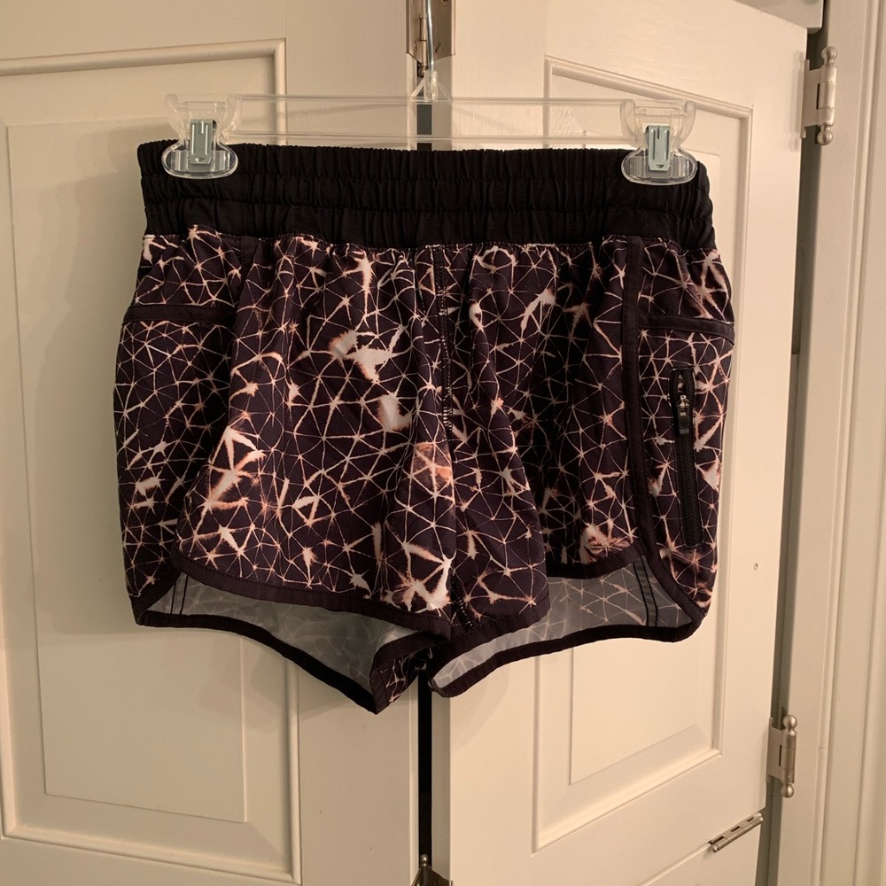 Lululemon shorts size 6!!